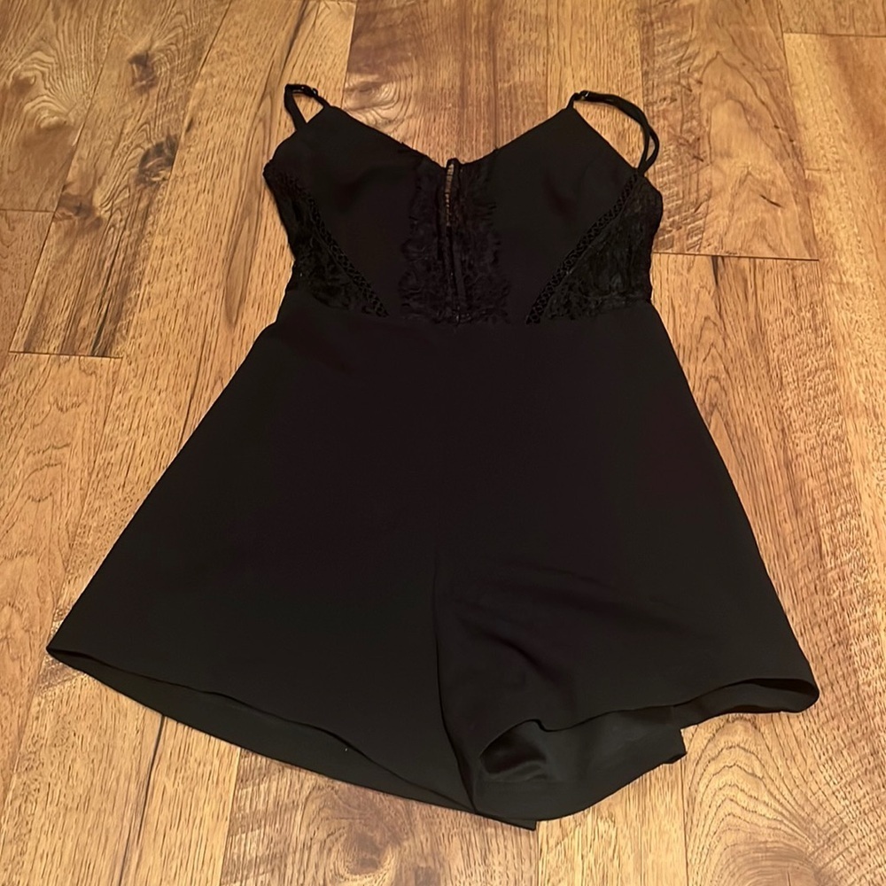 Robertson + Rodeo Woman’s Black Lacy Romper Size S